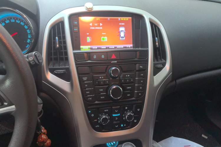 Used Buick GT 2013 XT 1.6L Automatic Fashion Edition Audio And AC Panel