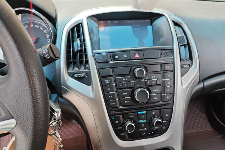 Used Buick GT 2013 XT 1.6L Automatic Fashion Edition Audio And AC Panel