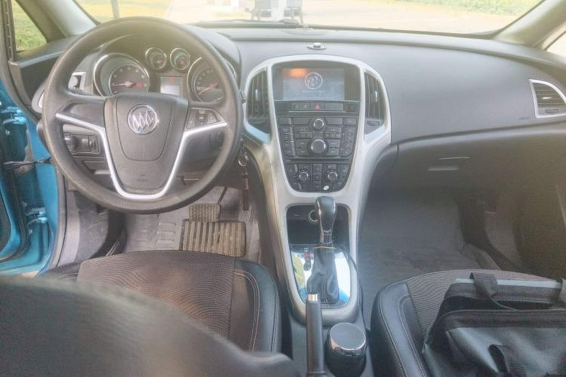 Used Buick GT 2013 XT 1.6L Automatic Fashion Edition Center Console