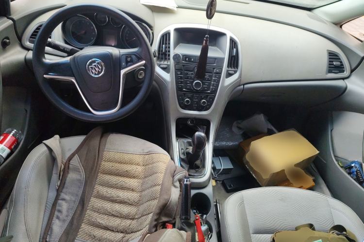 Used Buick GT 2013 XT 1.6L Manual Entry-Level Model Center Console