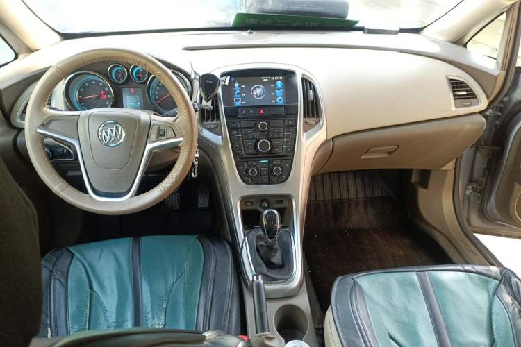 Used Buick GT 2013 GT 1.6L Manual Entry-Level Model Center Console