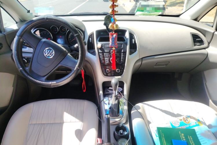 Used Buick GT 2013 XT 1.6L Automatic Comfort Edition Center Console