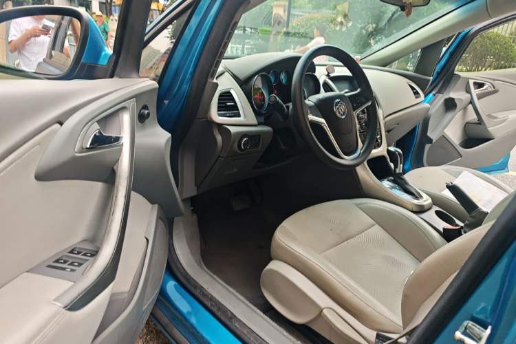 Used Buick GT 2013 XT 1.6L Automatic Fashion Edition Driver Seat