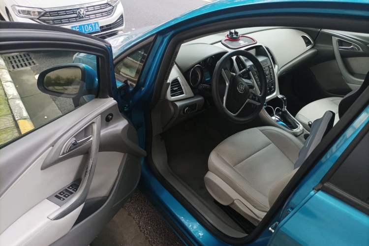 Used Buick GT 2013 XT 1.6L Automatic Fashion Edition Driver Seat