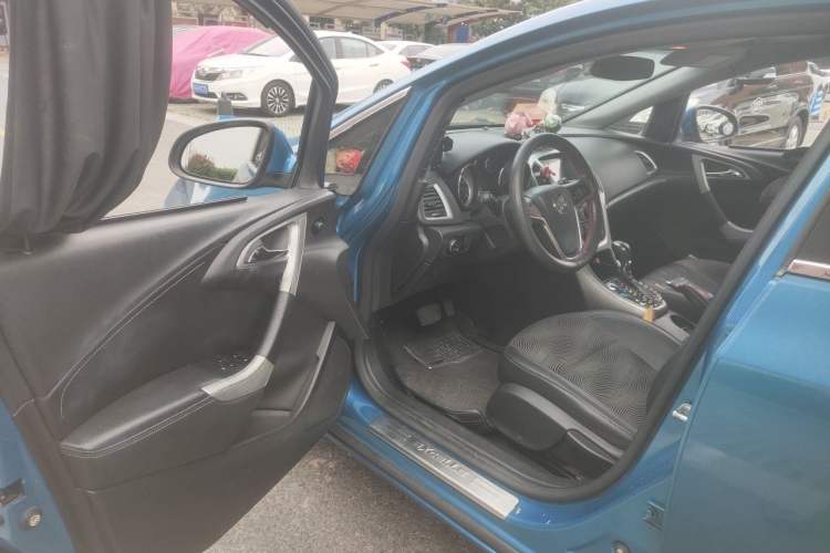 Used Buick GT 2013 XT 1.6L Automatic Fashion Edition Driver Seat