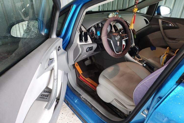 Used Buick GT 2013 XT 1.6L Automatic Fashion Edition Driver Seat