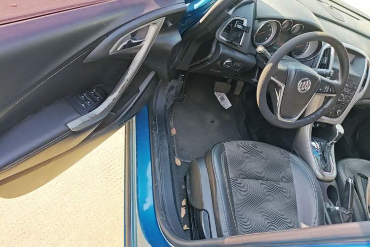 Used Buick GT 2013 XT 1.6L Automatic Fashion Edition Driver Seat