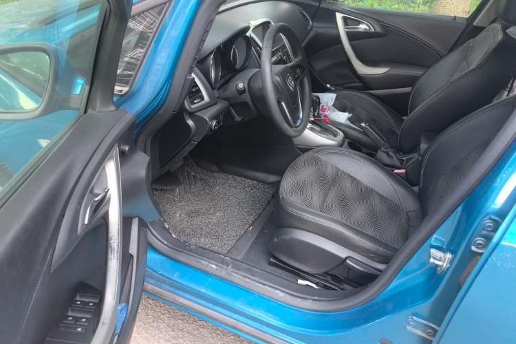 Used Buick GT 2013 XT 1.6L Automatic Fashion Edition Driver Seat