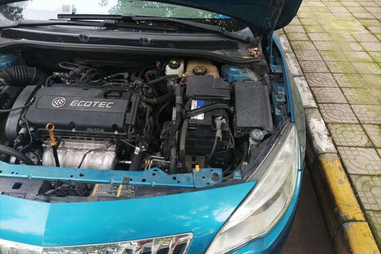 Used Buick GT 2013 XT 1.6L Automatic Fashion Edition Engine Bay Left