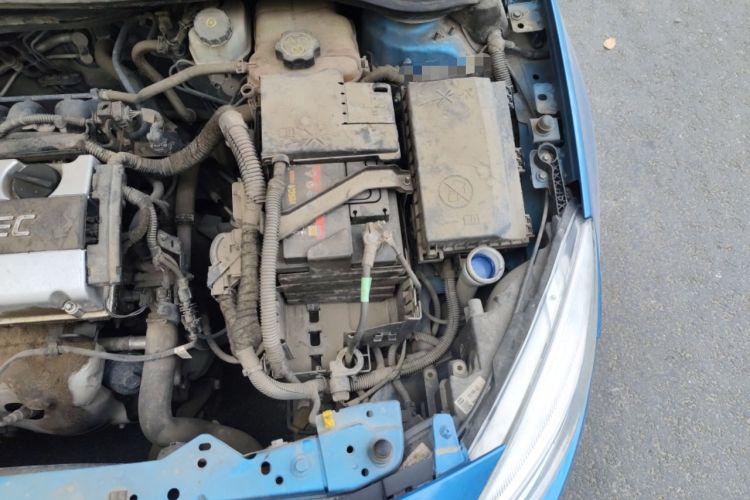 Used Buick GT 2013 XT 1.6L Manual Entry-Level Model Engine Bay Left