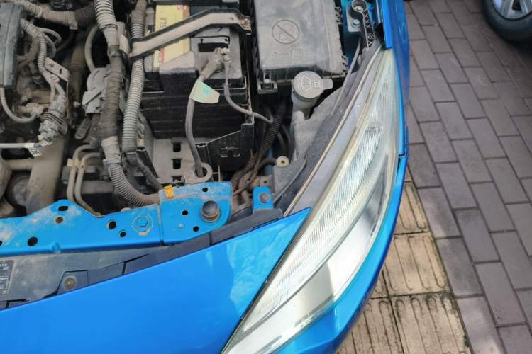 Used Buick GT 2013 XT 1.6L Automatic Fashion Edition Engine Bay Left