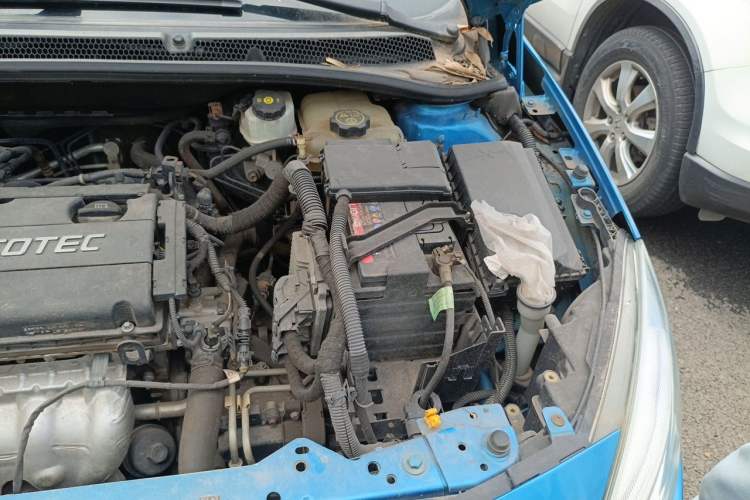 Used Buick GT 2013 XT 1.6L Automatic Comfort Edition Engine Bay Left