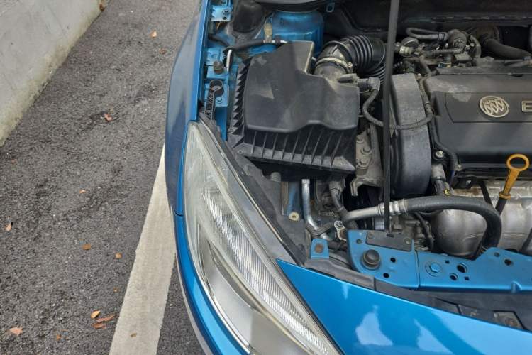 Used Buick GT 2013 XT 1.6L Automatic Comfort Edition Engine Bay Right