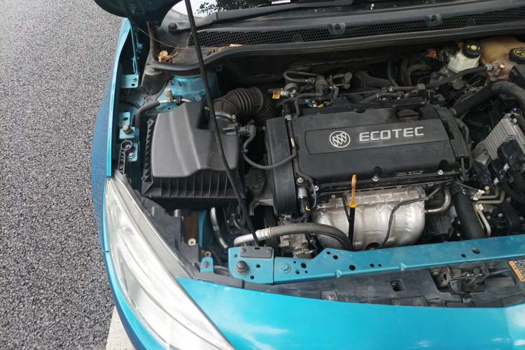 Used Buick GT 2013 XT 1.6L Automatic Fashion Edition Engine Bay Right
