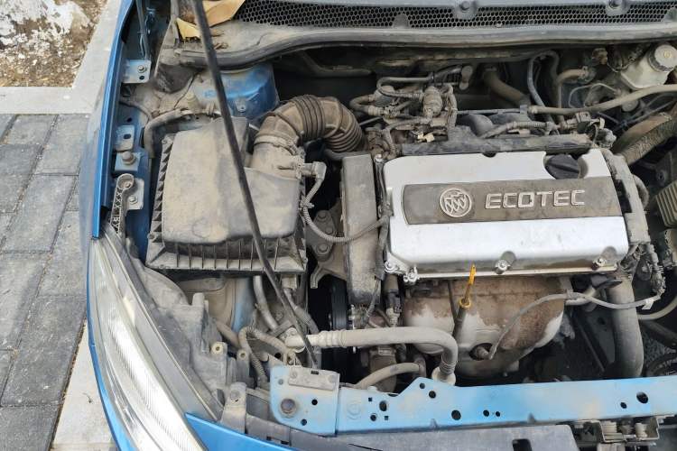 Used Buick GT 2013 XT 1.6L Manual Entry-Level Model Engine Bay Right