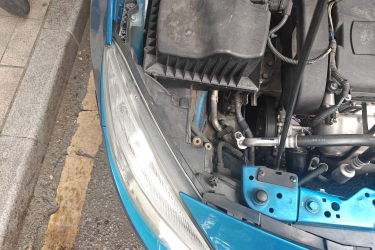 Used Buick GT 2013 XT 1.6L Automatic Fashion Edition Engine Bay Right