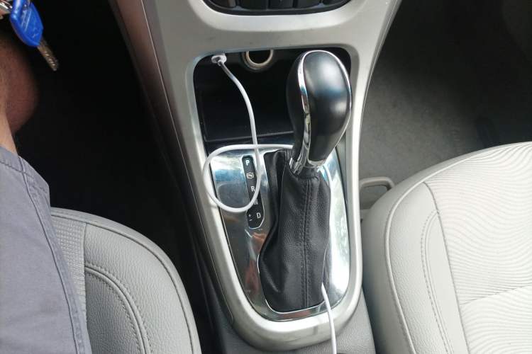 Used Buick GT 2013 XT 1.6L Automatic Fashion Edition Gear Lever