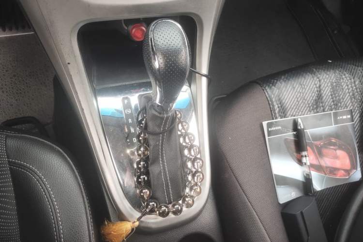 Used Buick GT 2013 XT 1.6L Automatic Fashion Edition Gear Lever