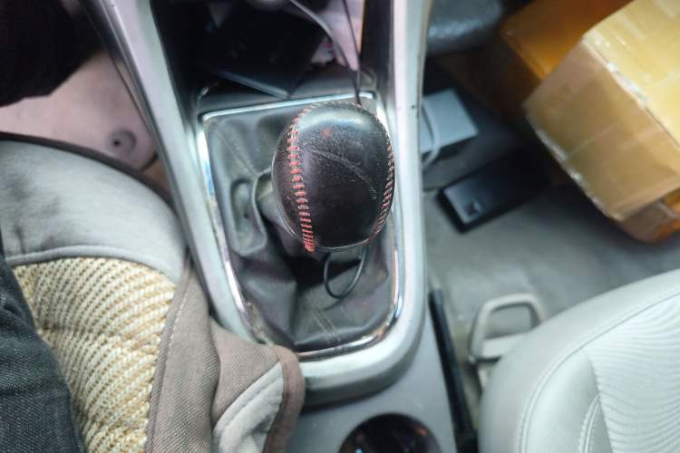 Used Buick GT 2013 XT 1.6L Manual Entry-Level Model Gear Lever