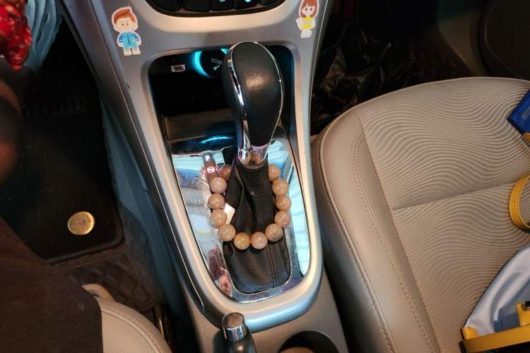 Used Buick GT 2013 XT 1.6L Automatic Fashion Edition Gear Lever