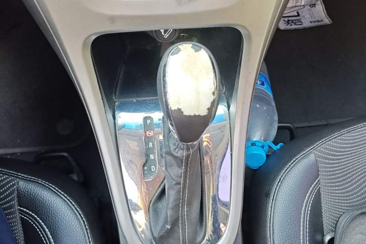 Used Buick GT 2013 XT 1.6L Automatic Fashion Edition Gear Lever