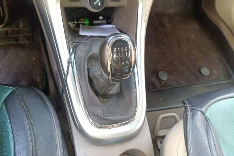 Used Buick GT 2013 GT 1.6L Manual Entry-Level Model Gear Lever