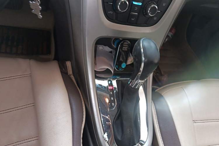 Used Buick GT 2013 XT 1.6L Automatic Comfort Edition Gear Lever
