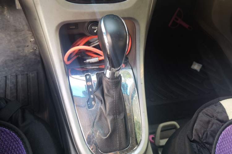 Used Buick GT 2013 GT 1.6L Automatic Fashion Edition Gear Lever