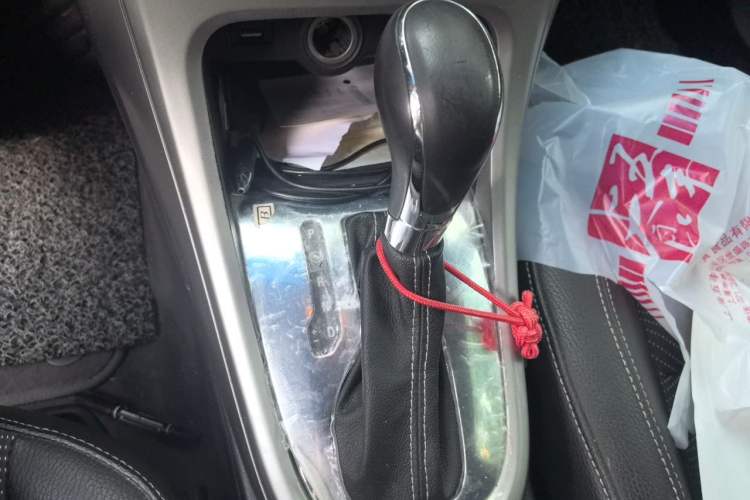 Used Buick GT 2013 XT 1.6L Automatic Fashion Edition Gear Lever