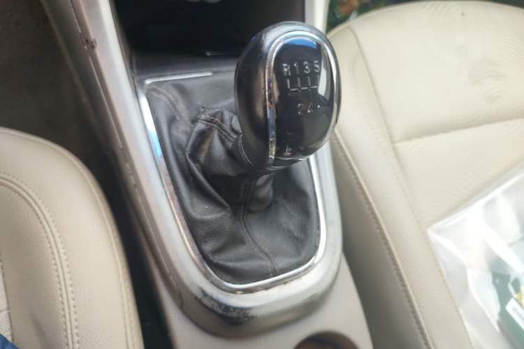 Used Buick GT 2013 XT 1.6L Manual Entry-Level Model Gear Lever