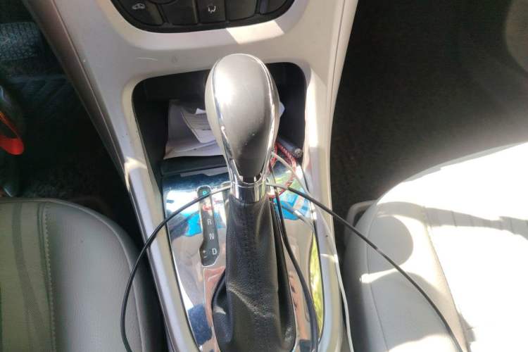 Used Buick GT 2013 XT 1.6L Automatic Comfort Edition Gear Lever