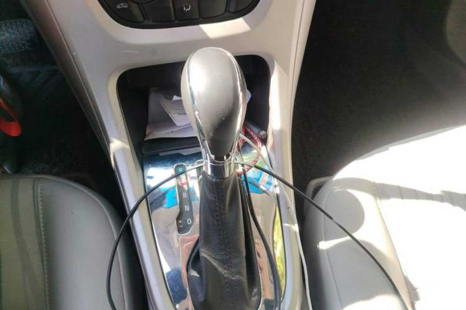 Used Buick GT 2013 XT 1.6L Automatic Comfort Edition Gear Lever