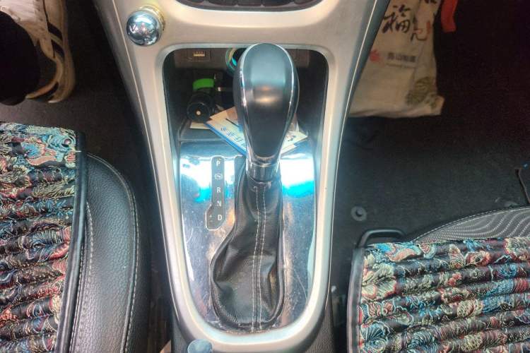 Used Buick GT 2013 XT 1.6L Automatic Fashion Edition Gear Lever