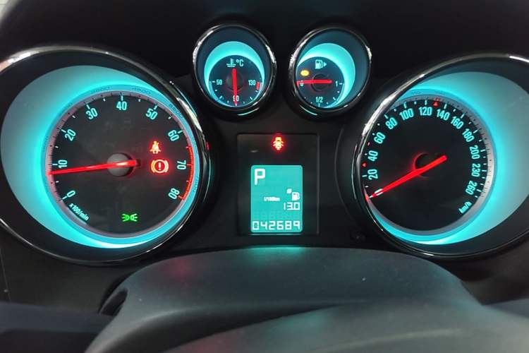 Used Buick GT 2013 XT 1.6L Automatic Fashion Edition Instrument Cluster