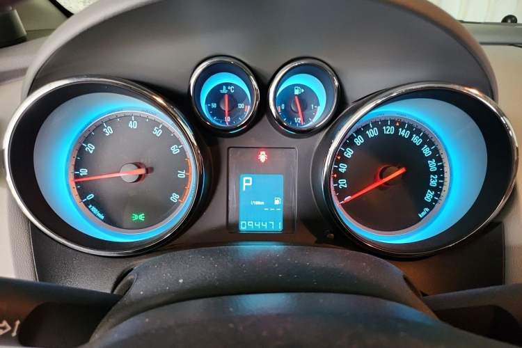 Used Buick GT 2013 XT 1.6L Automatic Fashion Edition Instrument Cluster