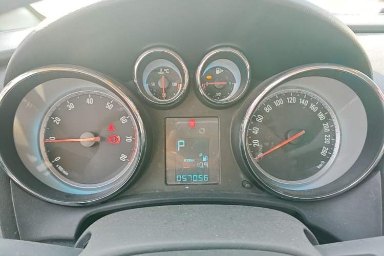 Used Buick GT 2013 XT 1.6L Automatic Fashion Edition Instrument Cluster