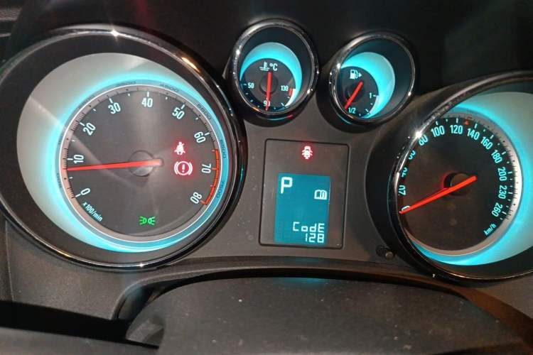 Used Buick GT 2013 XT 1.6L Automatic Fashion Edition Instrument Cluster