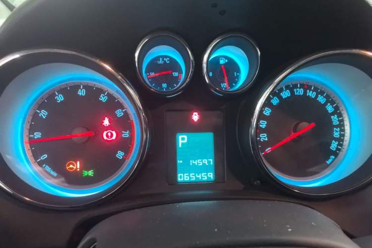 Used Buick GT 2013 XT 1.6L Automatic Fashion Edition Instrument Cluster