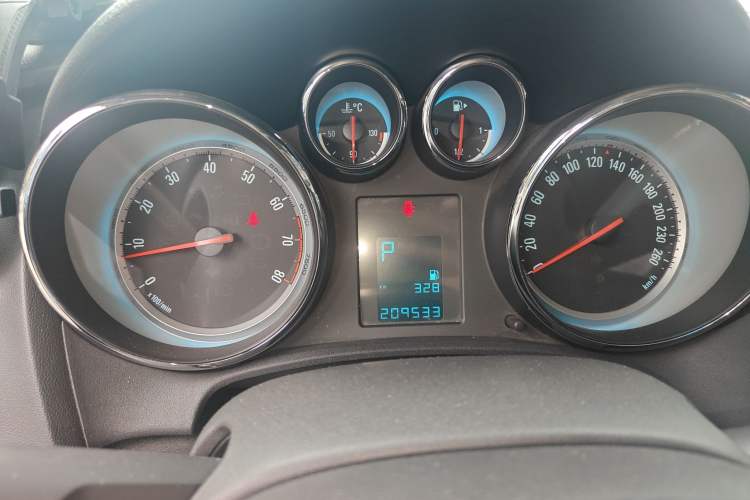 Used Buick GT 2013 XT 1.6L Automatic Fashion Edition Instrument Cluster