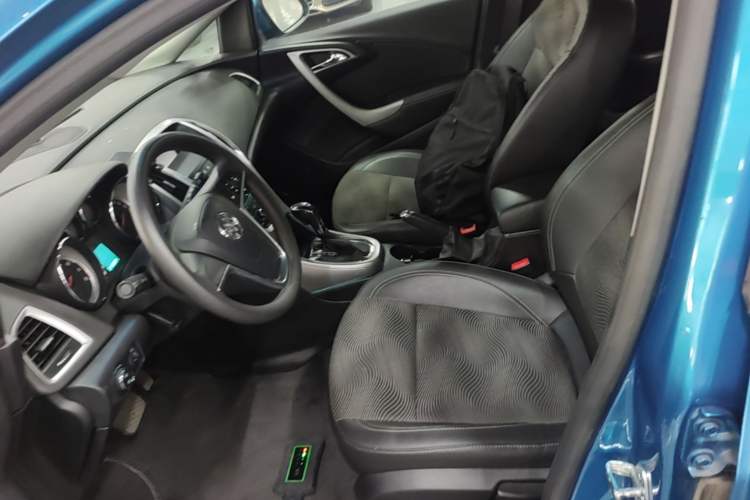 Used Buick GT 2013 XT 1.6L Automatic Fashion Edition Left Front Seat