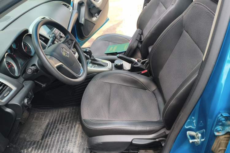 Used Buick GT 2013 XT 1.6L Automatic Fashion Edition Left Front Seat