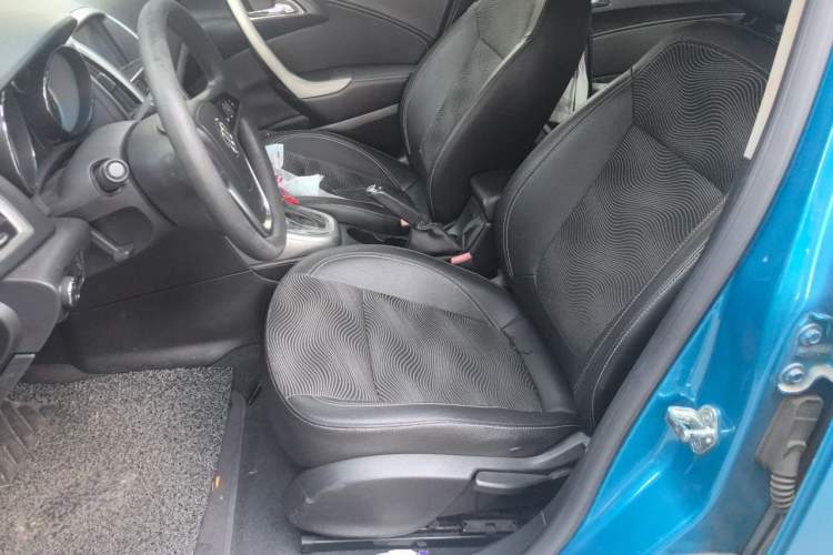 Used Buick GT 2013 XT 1.6L Automatic Fashion Edition Left Front Seat