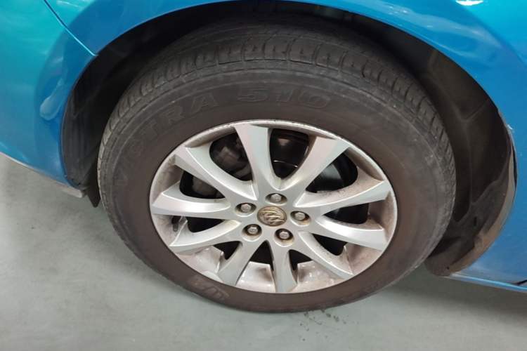 Used Buick GT 2013 XT 1.6L Automatic Fashion Edition Left Front Wheel Hub