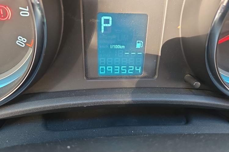 Used Buick GT 2013 XT 1.6L Automatic Comfort Edition Odometer Close Up