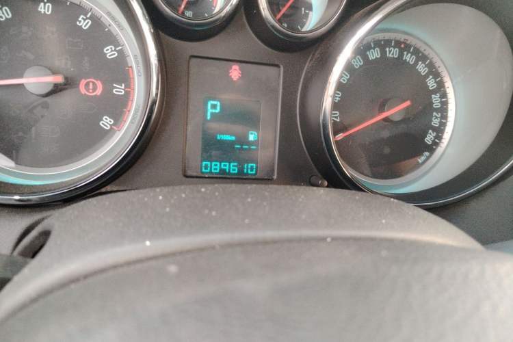 Used Buick GT 2013 XT 1.6L Automatic Fashion Edition Odometer Close Up