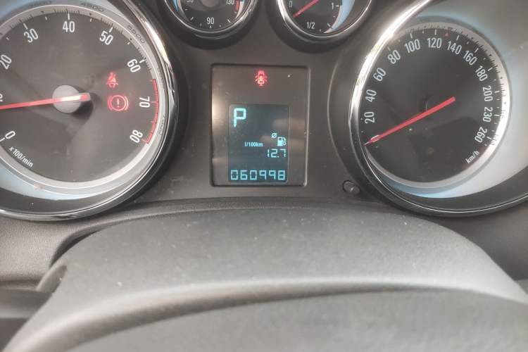 Used Buick GT 2013 XT 1.6L Automatic Fashion Edition Odometer Close Up