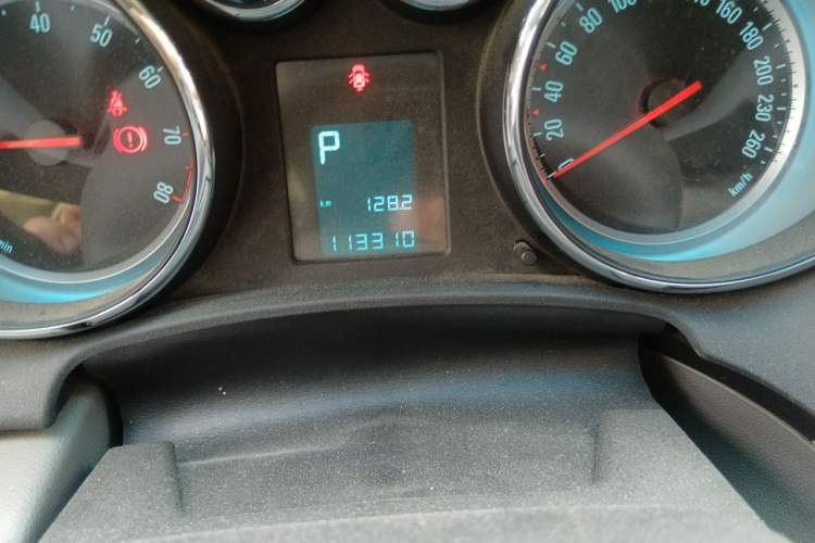 Used Buick GT 2013 XT 1.6L Automatic Fashion Edition Odometer Close Up