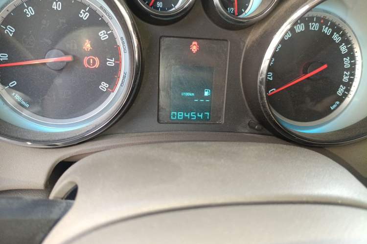 Used Buick GT 2013 GT 1.6L Manual Entry-Level Model Odometer Close Up