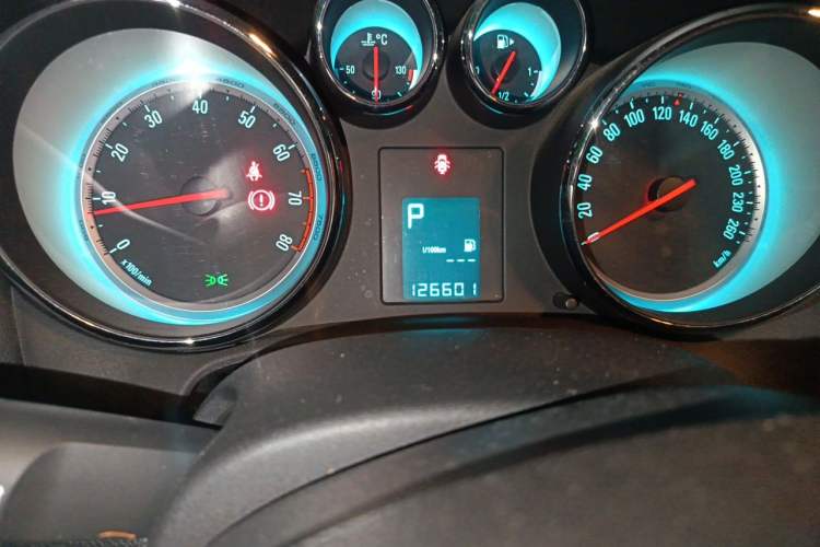 Used Buick GT 2013 XT 1.6L Automatic Fashion Edition Odometer Close Up
