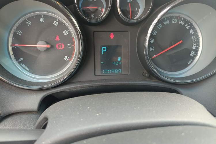 Used Buick GT 2013 XT 1.6L Automatic Comfort Edition Odometer Close Up